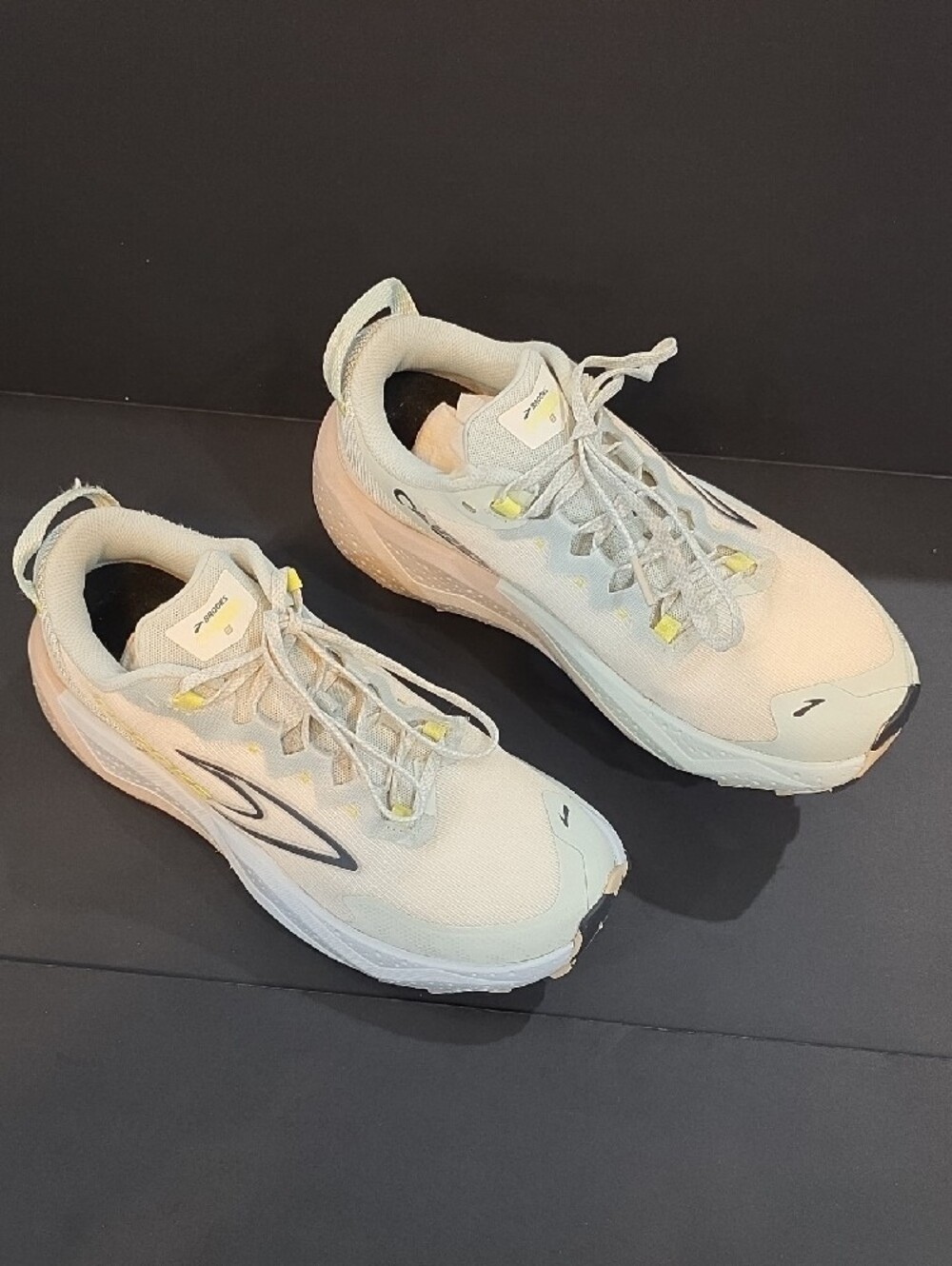 Brooks Caldera 8 Women’s White with Light Yellow Trail Running Sneakers Size 10 - Picture 3 of 12